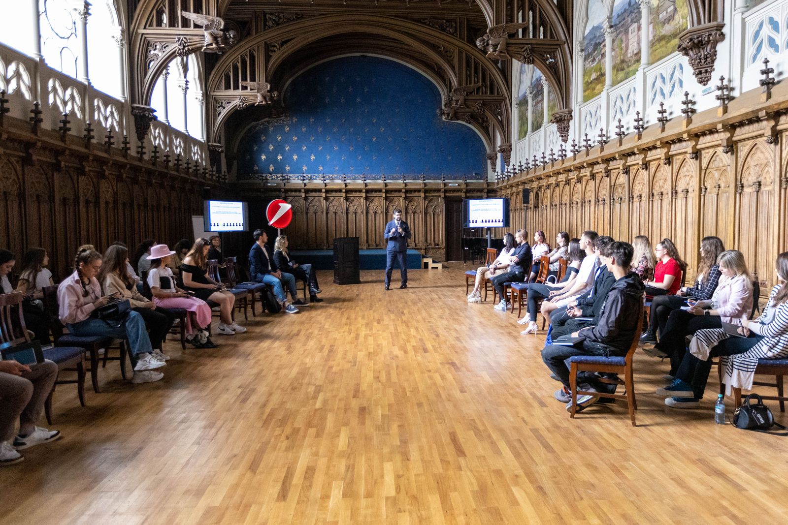 Hackatonul pentru studenți, UniCredit Fin Tech Hack, la Romanian Creative Week: 48 de ore, pentru cea mai bună aplicație de banking. Premii de mii de euro