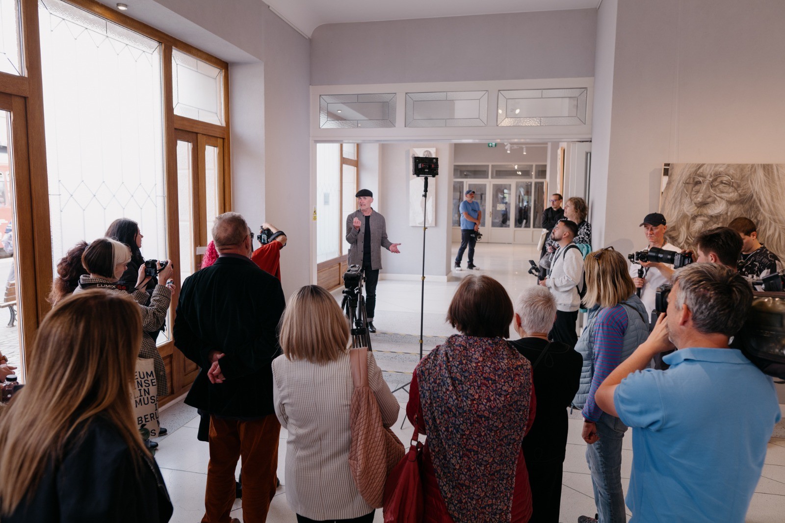 Bruno Maria Bradt, celebrul artist român de origine germană prezent la Romanian Creative Week 2024, a câștigat Marele Premiu Nürnberger Nachrichten Kunstpreis, cea mai prestigioasă distincție de artă din Franconia