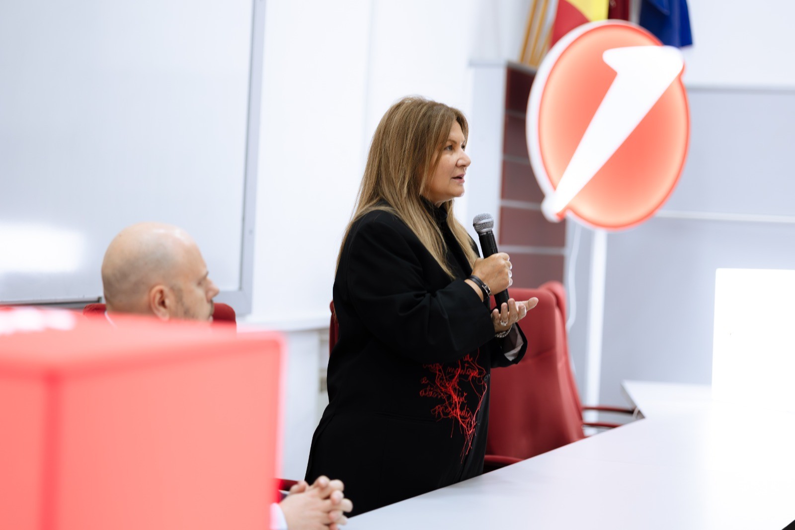 Zeci de studenți la competiția UniCredit Fintech Hackathon: 48 de ore intense pentru viitorul bankingului, la Romanian Creative Week